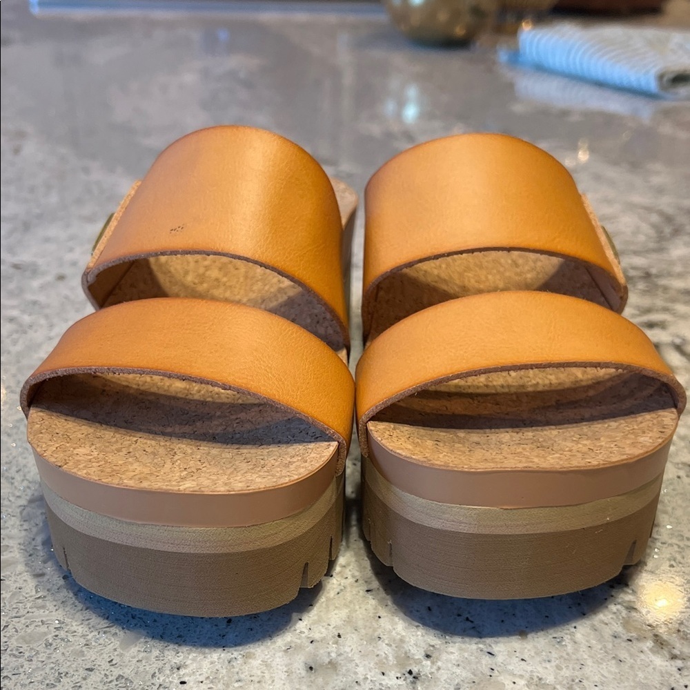 Ustogi NWOB USTOGI Tan Slide Tan Sandals Size 6 - Picture 3 of 8